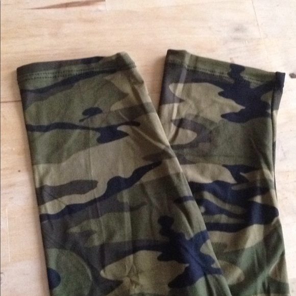 💥 LAST ONE 💥 ✨PLUS✨ Camo Print Soft Leggings - Picture 5 of 8